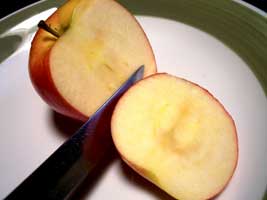 Stop Apples from Browning - Living On A Dime