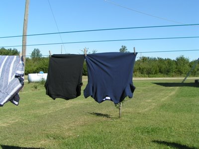https://www.livingonadime.com/wp-content/uploads/2011/02/Clothes-Hanging-6-713179.jpg