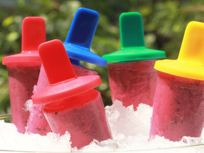 Easy homemade popsicles are a great summer treat! These tasty popsicle ideas and recipes are quick, easy and healthy and are sure to satisfy your kids!